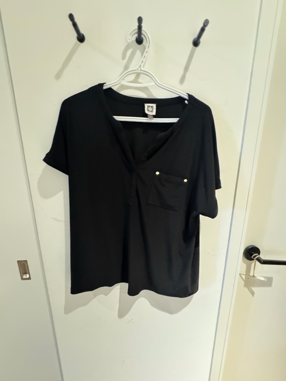 Anne Klein Black Short Sleeve V-Neck Top with Pocket sz L